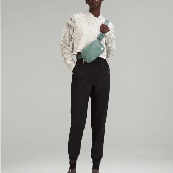 NWT 🍋 Tidewater teal everywhere belt bag - Picture 1 of 5